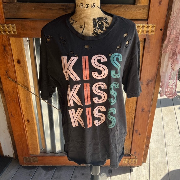 Distressed Tee “KISS” - Picture 2 of 8
